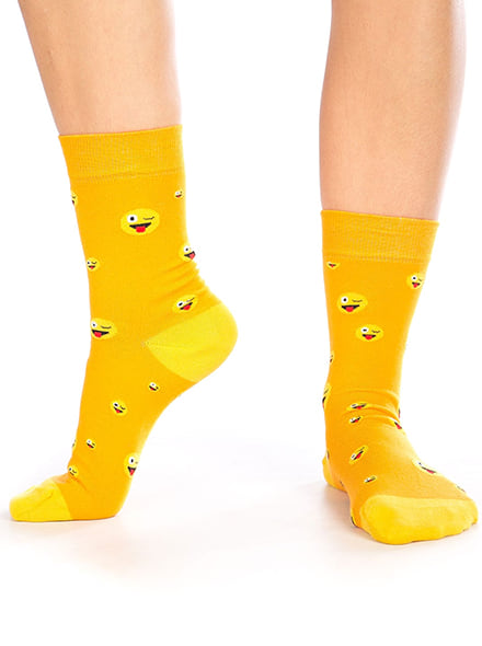 Nyújtott nyelv emoji zokni