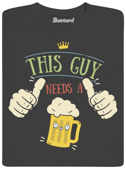 This guy needs a beer férfi hosszú ujjú póló Dark Grey