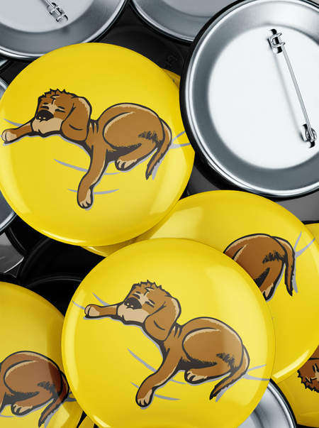 Alvó kutya kitűző